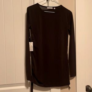 NWT Aritzia Babaton Black Silky Long Sleeve with Adjustable Ruching on sides